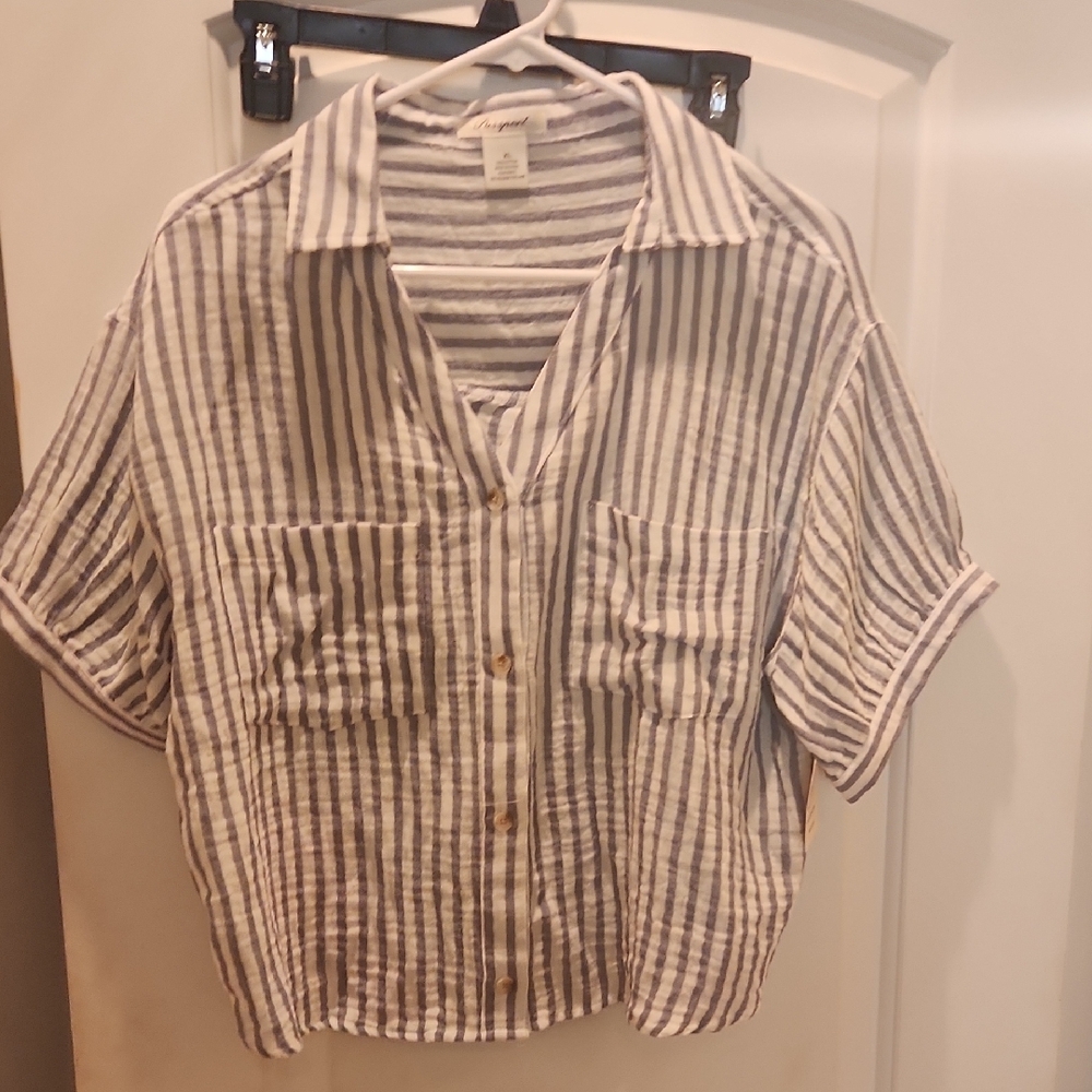 Passport Xl White and Gray Cropped  Cotton Shirt Nwt